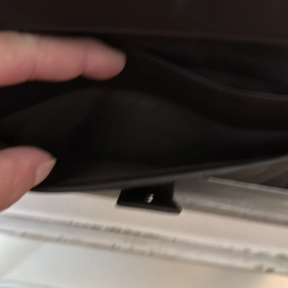 Gucci Black Embossed Leather Wallet - Picture 5 of 10